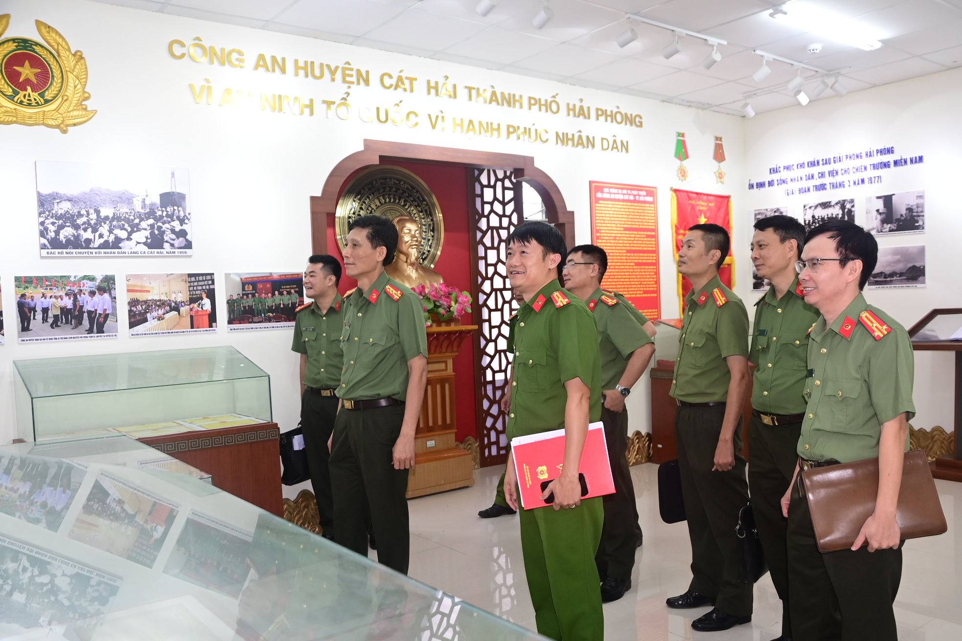 Kiểm tra công tác 6 tháng đầu năm 2023 tại Công an huyện Cát Hải